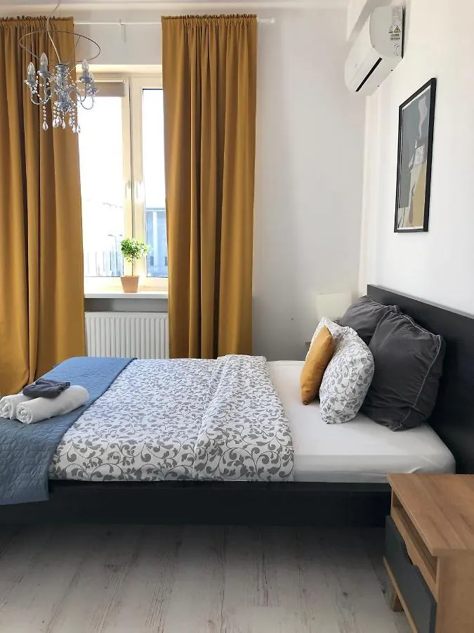 Palm Aparts Warsaw Apartment