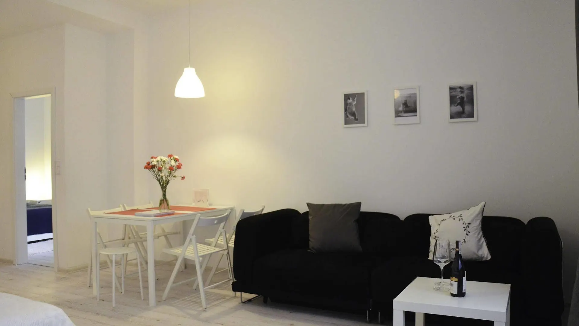 Palm Aparts Warsaw Apartment
