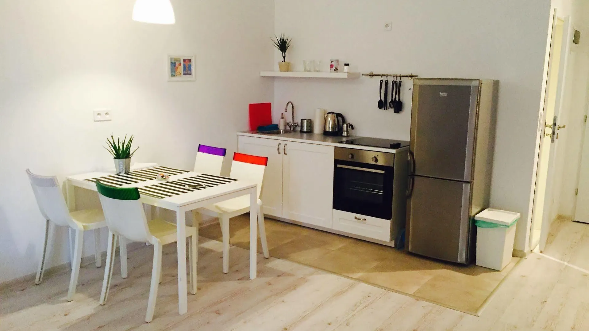 Palm Aparts Warsaw Apartment