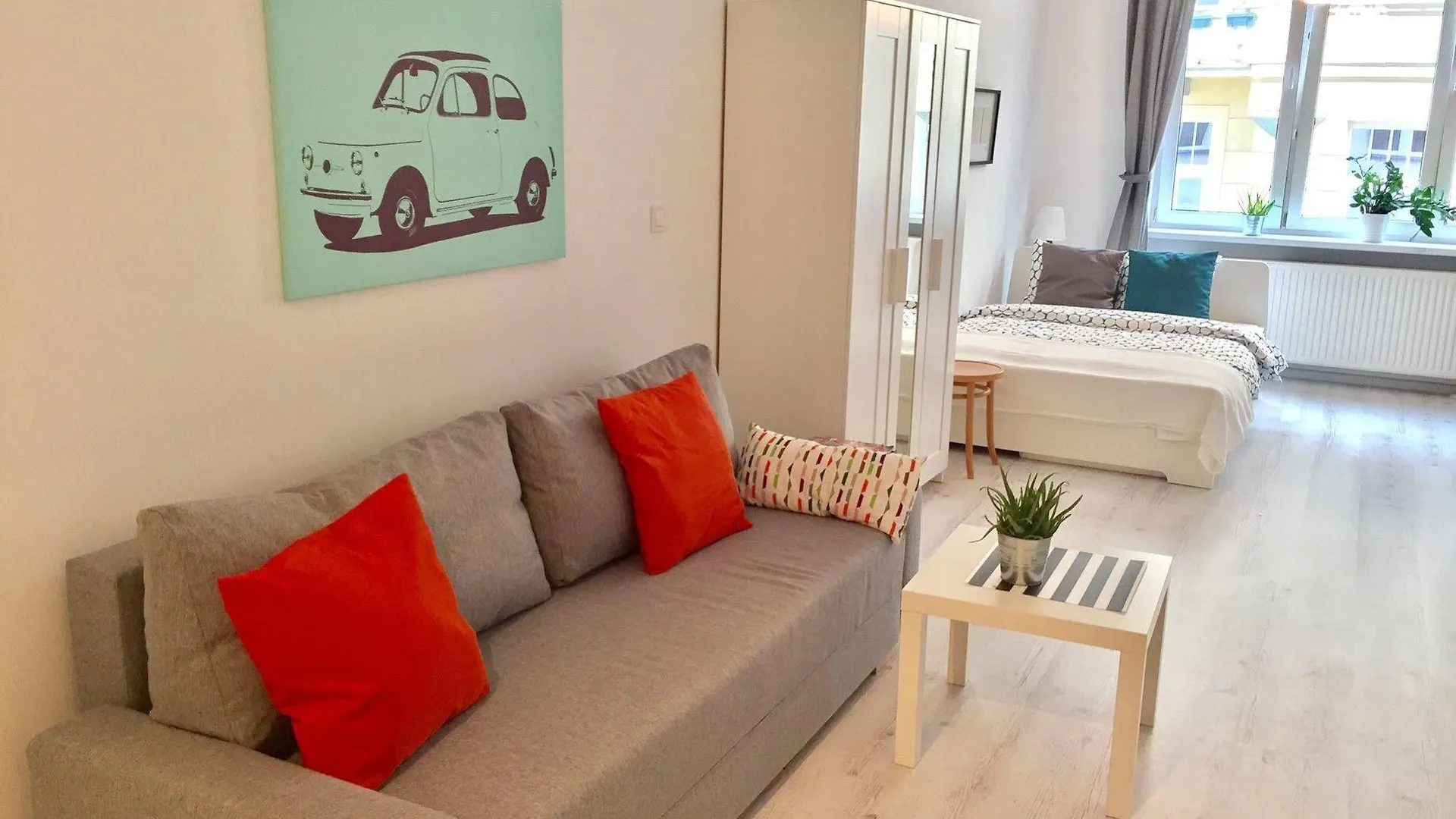 Palm Aparts Warsaw Apartment