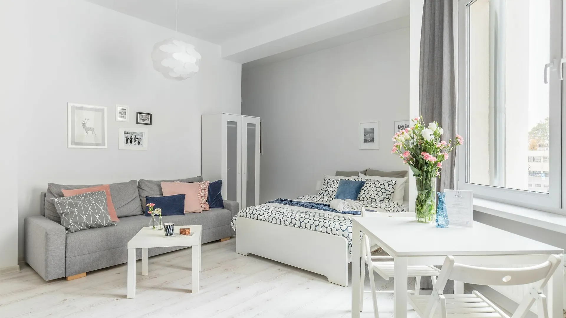 Palm Aparts Warsaw Apartment