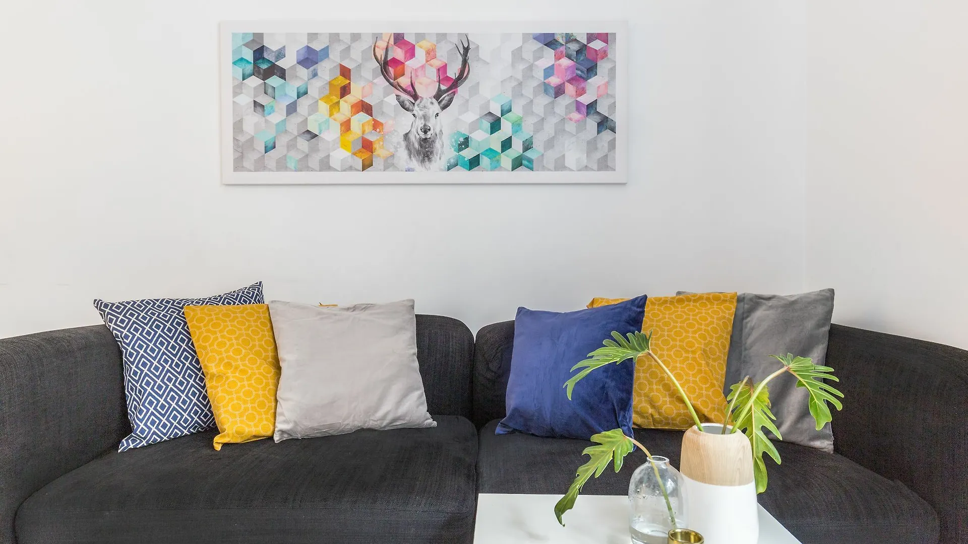 Palm Aparts Warsaw Apartment